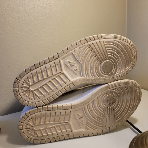 Nike Air Jordans Womens - Picture 11 of 13